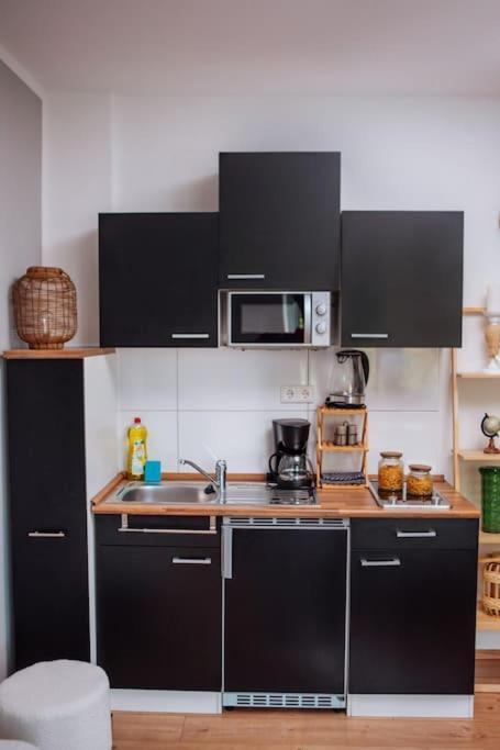 Sunny & Cozy - Netflix - Wifi - - 4 Person Apartment *